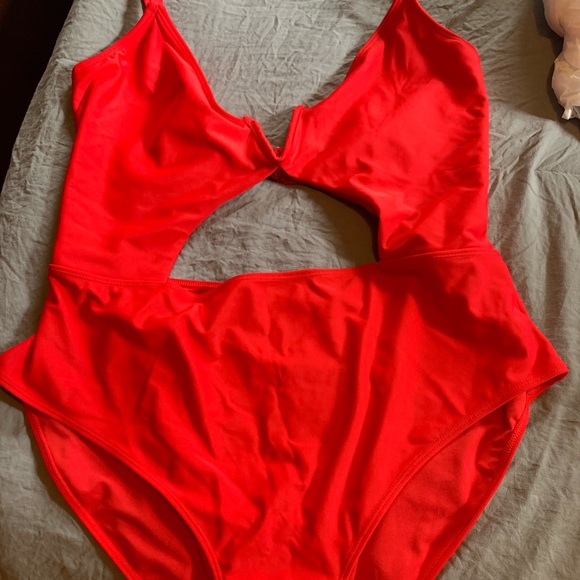 Very cute red bathing suit- not for big chest - Picture 1 of 2